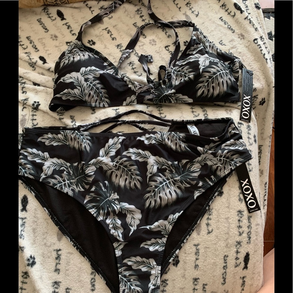 XOXO woman’s bikini plus size 3X NWT leaf pattern